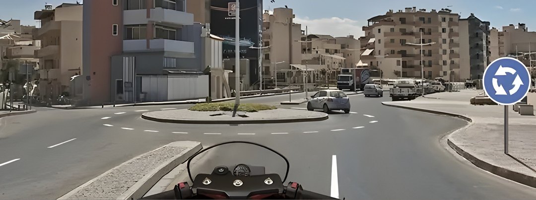 Обязаны ли Вы включить указатели правого поворота перед въездом на этот перекрёсток?