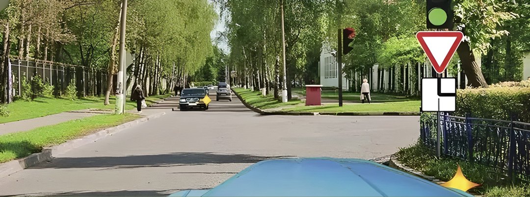 Обязаны ли Вы уступить дорогу легковому автомобилю при повороте направо?