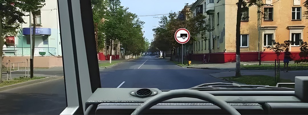 Разрешено ли Вам продолжить движение в прямом направлении на грузовом автомобиле с прицепом?