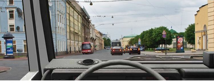 Разрешено ли Вам выехать на перекрёсток, за которым образовался затор?