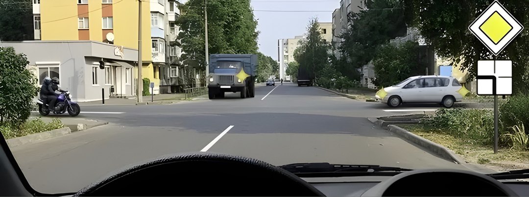 Вы намерены продолжить движение прямо. Кому Вы обязаны уступить дорогу?